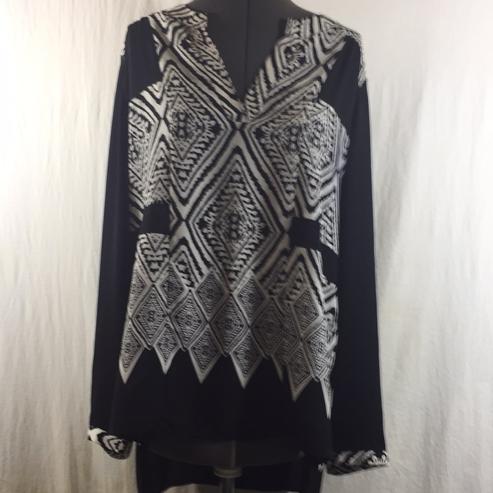 Chico’s Long Sleeve V Neck High Low Top Size 2